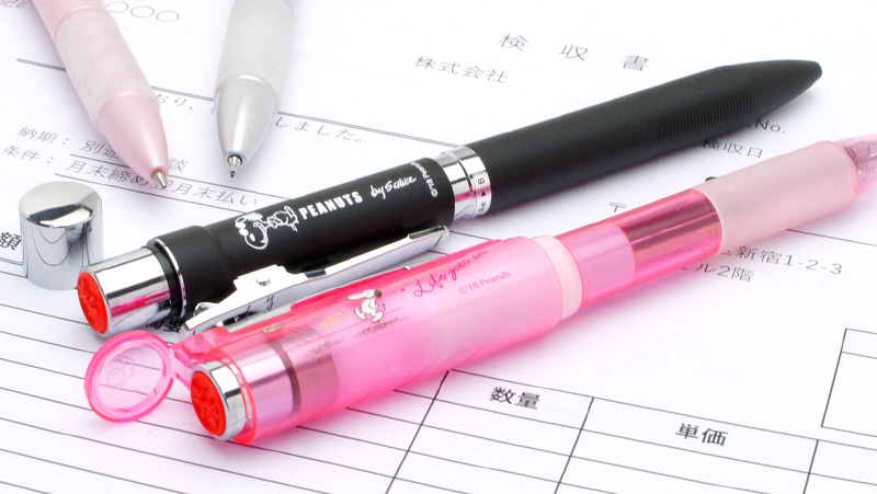 ハンコに黒・赤ボールペン、シャープペンがついた多機能タイプのネームペン